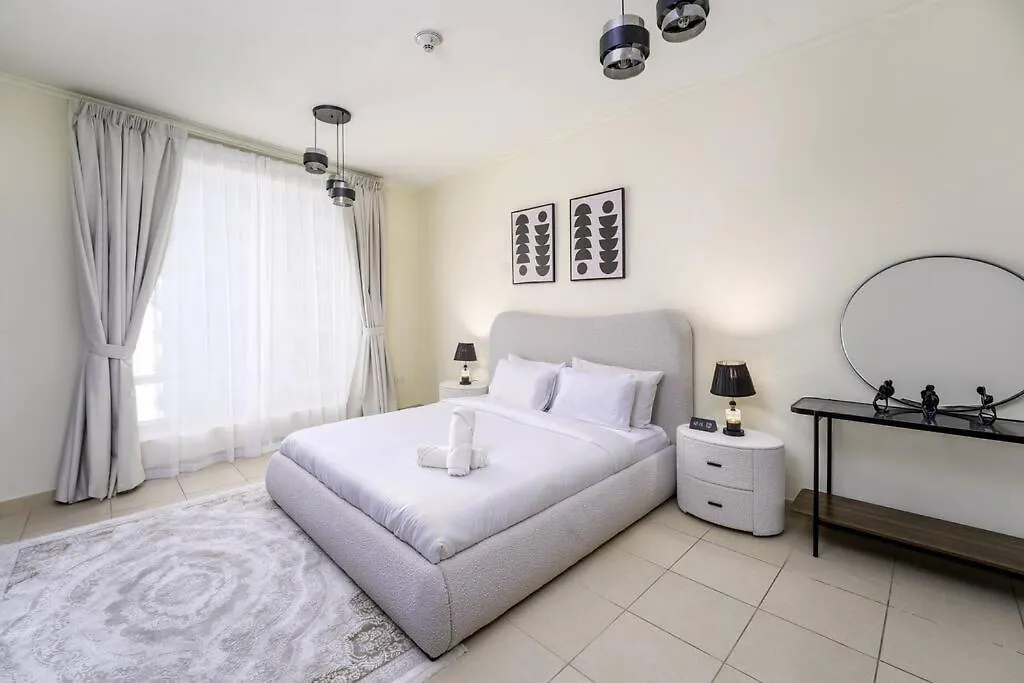 Elegance Above The Skyline Furnished 2-Br With Direct Burj Khalifa Panoramas By Petals Holiday Homes Dubaj Apartman